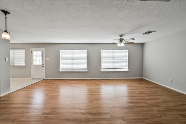 Photo - 3231 Stoneydale Ln