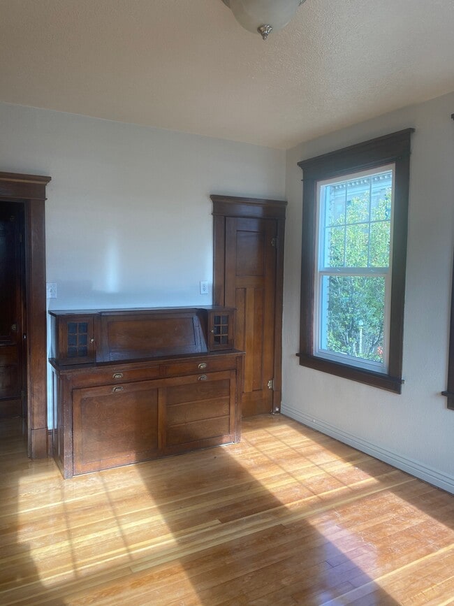 Photo - 416 W Lewis St
