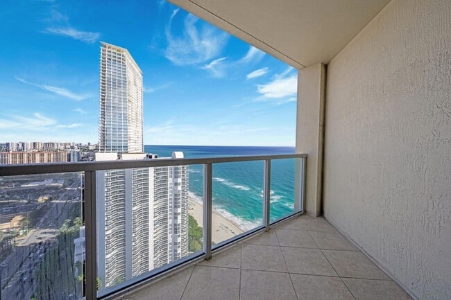 16699 Collins Ave Unit 3306