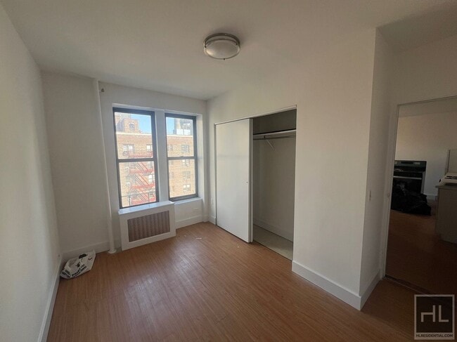 Building Photo - YORK AVENUE Unit 5B