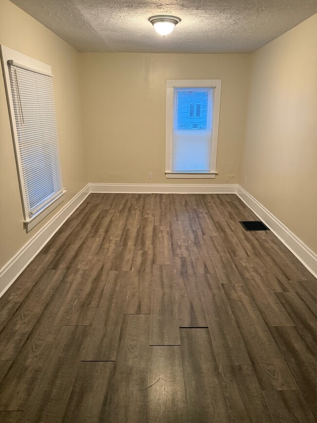 Photo - 2222 12th St SW