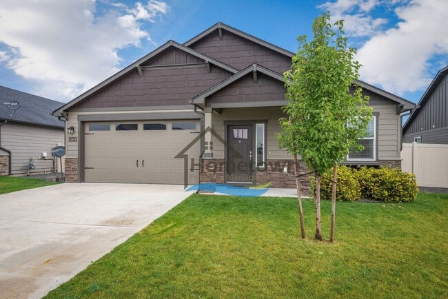 Building Photo - 3 Bedroom 2 Bath Home with 2-Car Attached ...