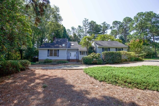 Building Photo - "3-Bedroom Home on Fox Hunt Lane in Southern Pines – Cozy Living Awaits!"