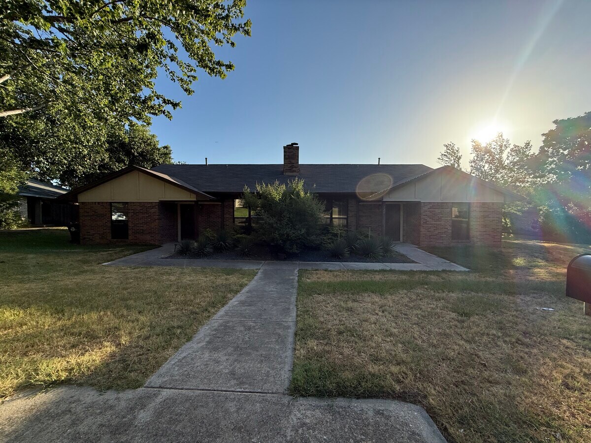 Photo - 126 Hollyhill Ln