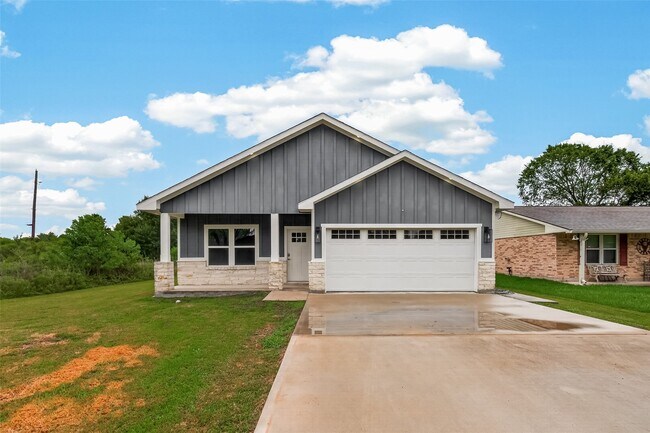 Photo - 1343 Alpha Ln