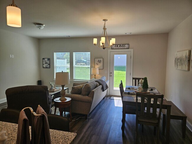 Photo - FOR LEASE - FULLY FURNISHED 3 BEDROOM TOWNHOME IN LEBANON!