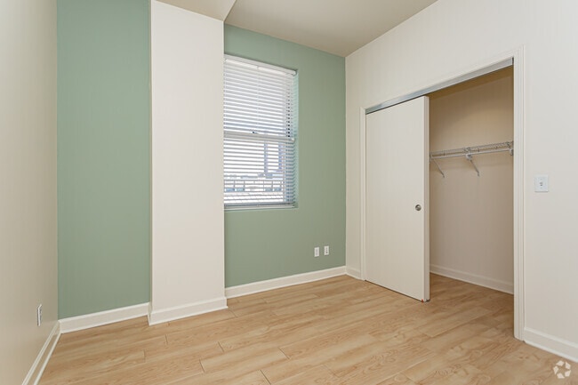 Steamer 1 BR, 1 BA - 600 SF