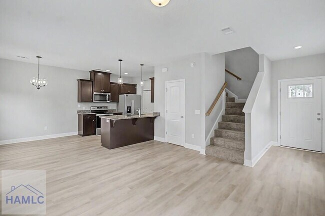 Photo - 547 Fairview Cir