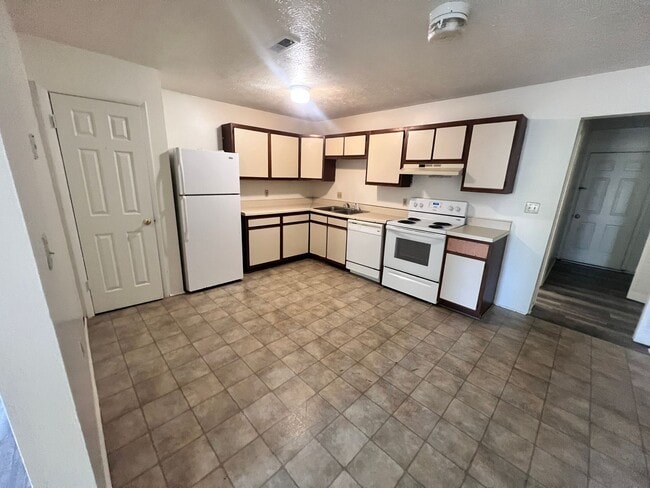 Photo - Blacksburg, 4 BR / 2.5 BA Townhouse, Available August