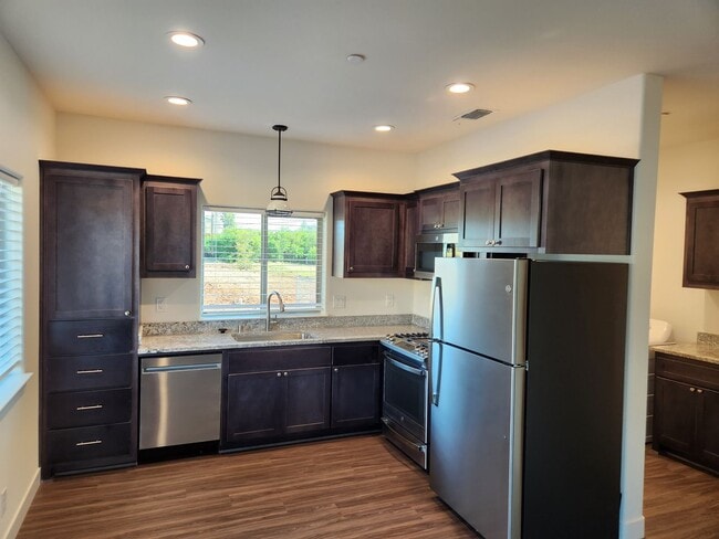 6117 Lois Dr