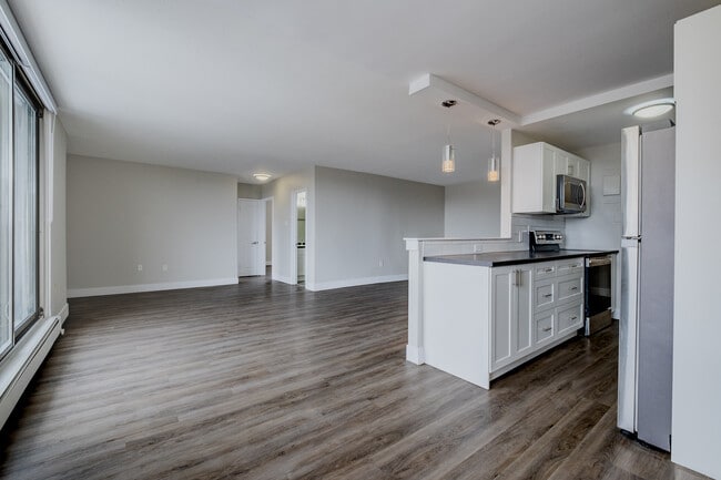 Photo - 1126-1154 Adelaide Street North