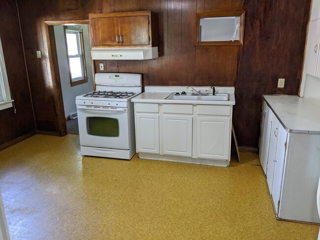 Photo - 406 11th St NE