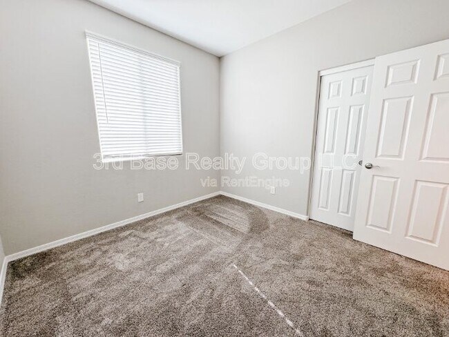 Photo - 20167 W Buchanan St