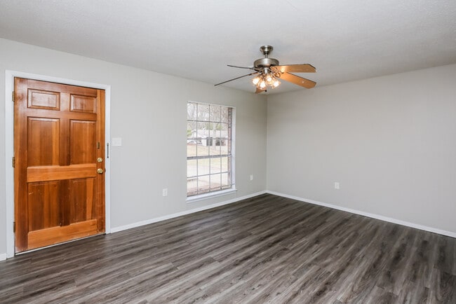 Photo - 320 Southridge Dr