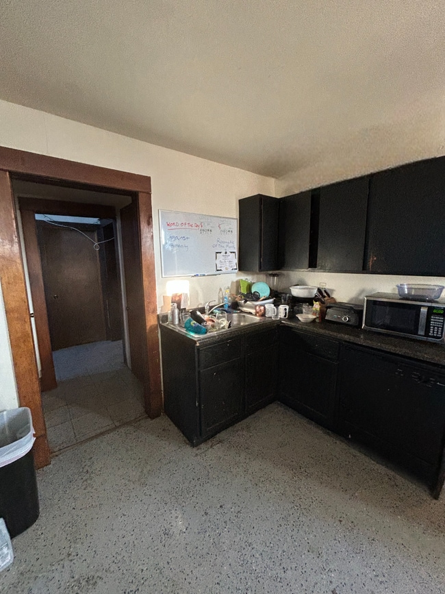 8 Bed 3 Bath close to UWEC!