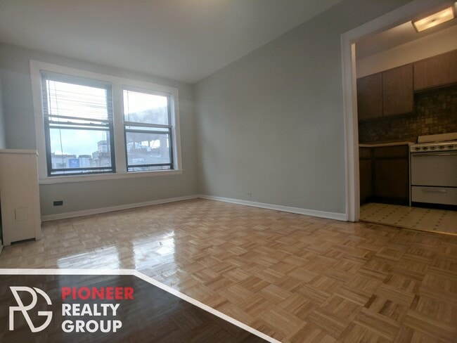 Photo - 739 W Belmont Ave