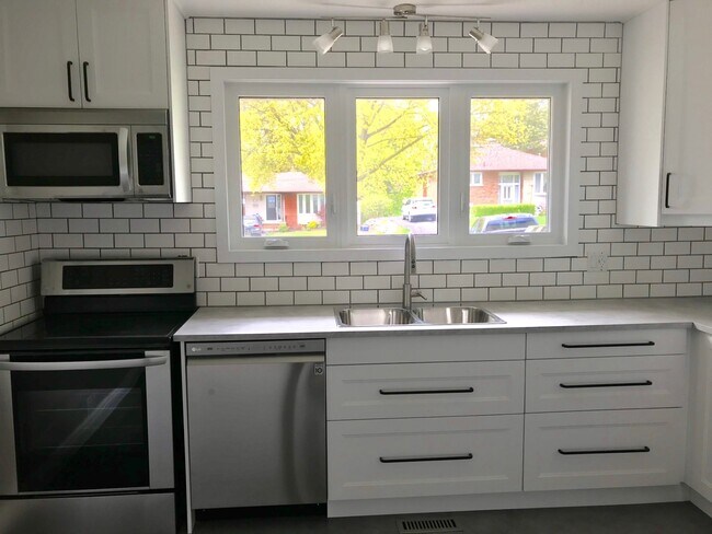 Photo - 1075 Willowdale Av