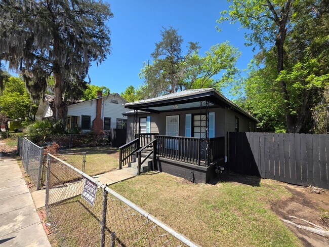 Photo - 206 W 60th St