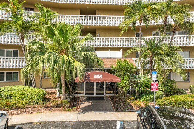 Photo - Seminole on the Green Cavalier One