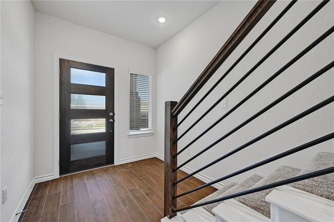 Photo - 806 Pepperbark Loop