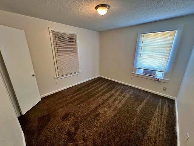 Photo - Recently renovated 1 Bedroom Duplex Ready ...