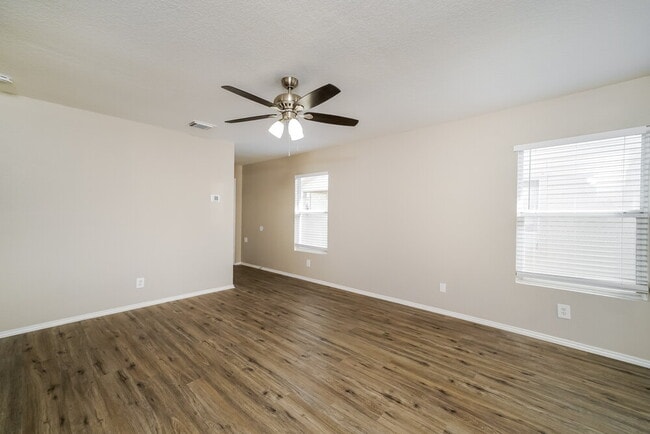 Photo - 7223 Archers Coach