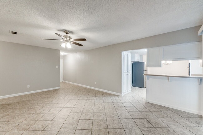 Photo - Comfortable & Stylish 3-Bedroom Home in Grand Prairie