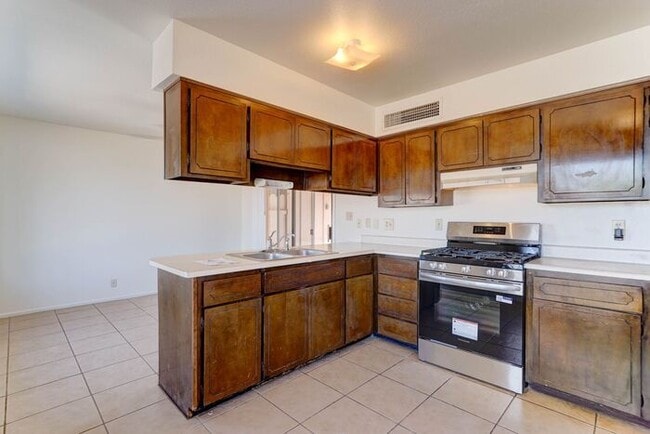 Building Photo - READY TO VIEW NOW! 3 Bedroom/ 2 Bath with ... Rental