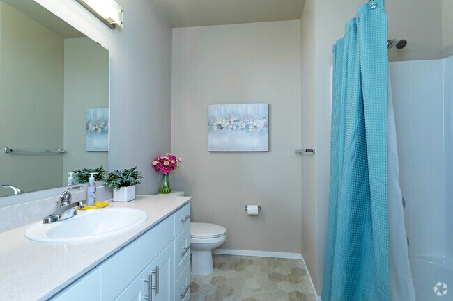 1BR, 1BA - 694SF