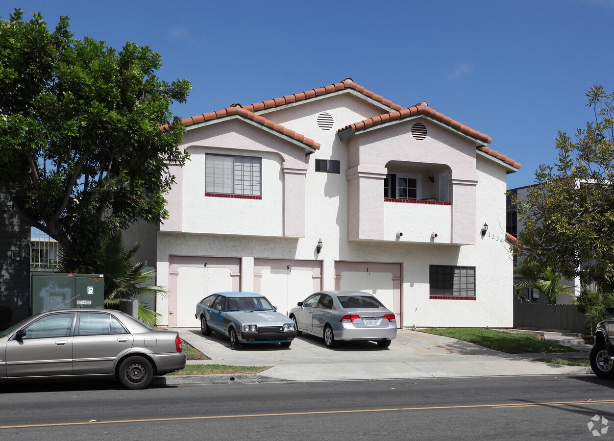Photo - 1234 Robinson Ave Apartments