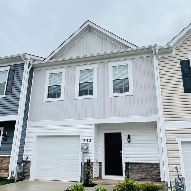 *COMING SOON* 3br 2.5ba Townhome Northeast... - *COMING SOON* 3br 2.5ba Townhome Northeast...