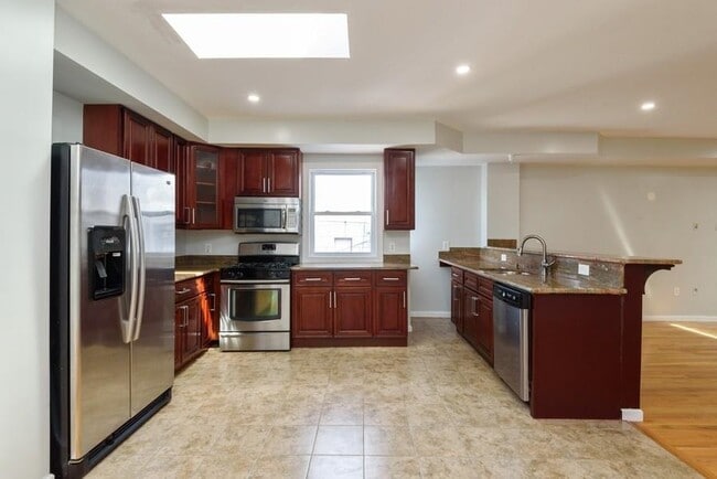 Building Photo - 306 3rd St Unit 3