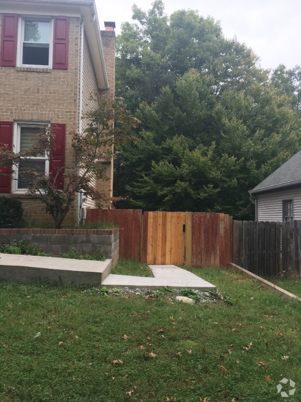 Building Photo - 13328 Hathaway Dr Rental