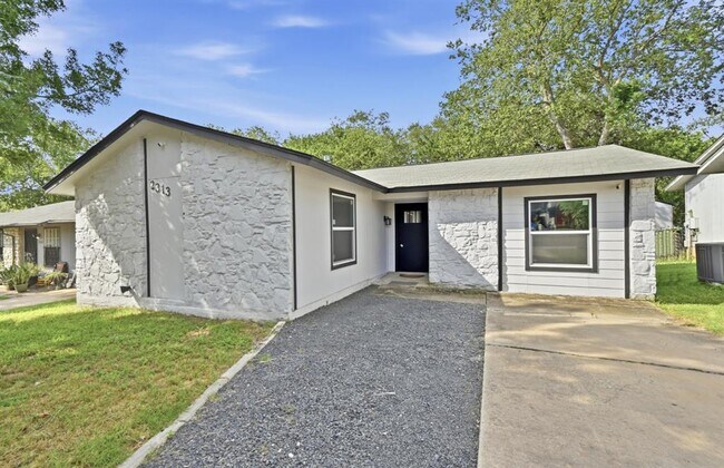 Photo - 2313 Lakehurst Dr