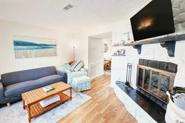 Photo - 118 Wellington Pl