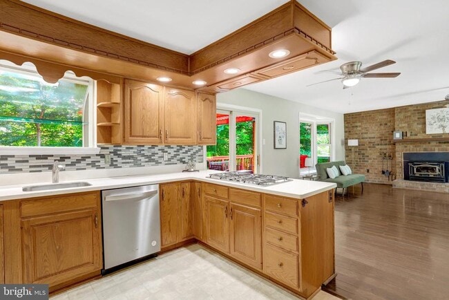 Photo - 8449 Thames St