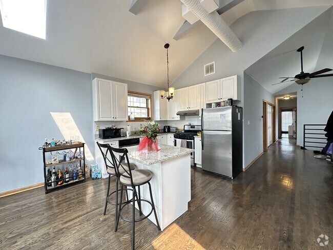 Building Photo - 1424 W Division St Unit G04C Rental