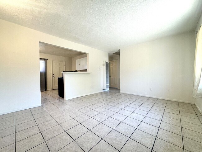 Photo - COMING SOON!! 2 Bed / 1 Bath Apartment in Palm Springs!! Unidad 01