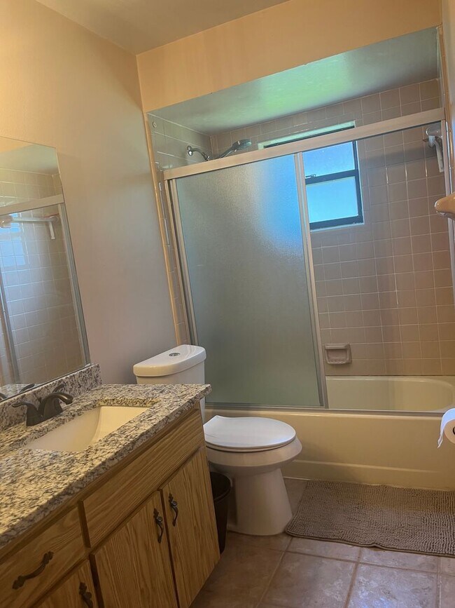 2112 W Martin St