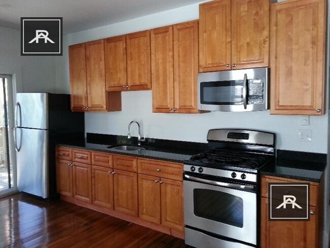 Building Photo - 3 bedroom in Boston MA 02125 Unit 3 Rental