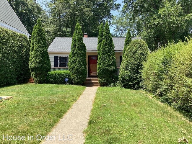 Photo - 2 br, 1 bath House - 34 Erskine Ave.