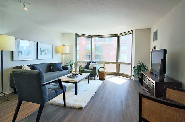 Photo - 1229 N Dearborn St Apartment