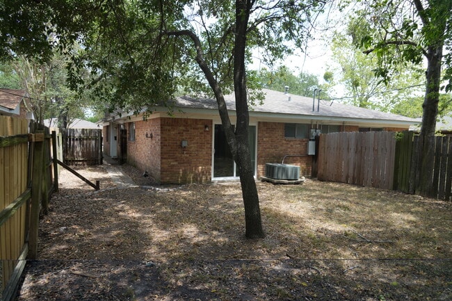 Photo - 1712 Lawyer St Unit 1712A Lawyer