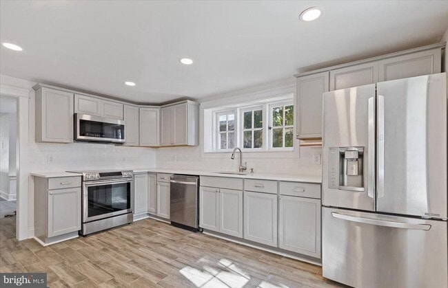 Photo - 514 E Lancaster Ave