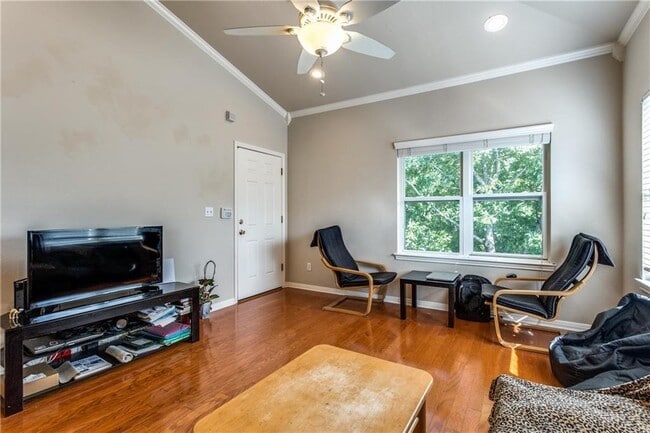 Photo - 3011 Speedway Unit 6