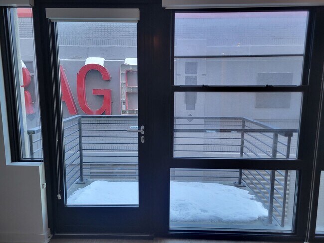 Photo - Charming Studio with an Office Space/1 BA ...