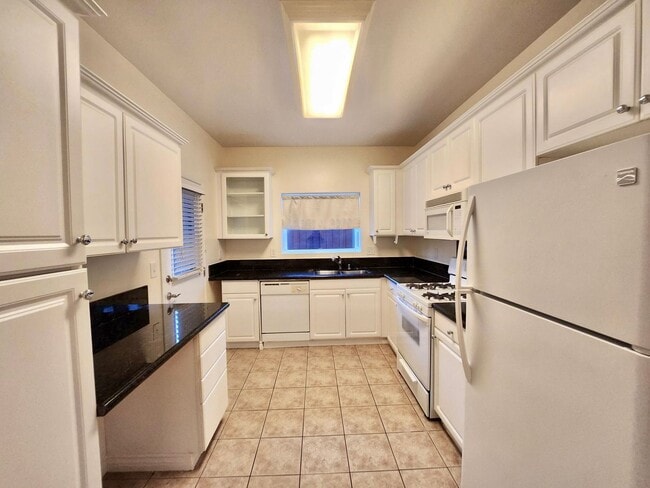 Photo - 17729 Superior St