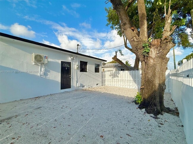 Photo - 7724 NE 1st Ave Apartamento Unidad B