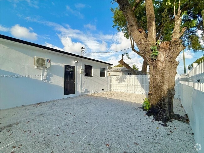 Building Photo - 7724 NE 1st Ave Unit B Rental