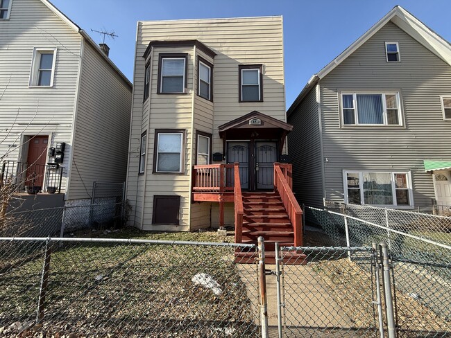 Building Photo - 9738 S Ave L Unit 2